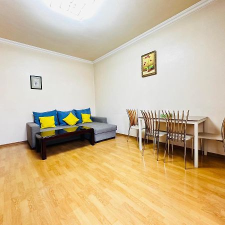 יירבאן City Center Apartment On Sayat Nova Street מראה חיצוני תמונה