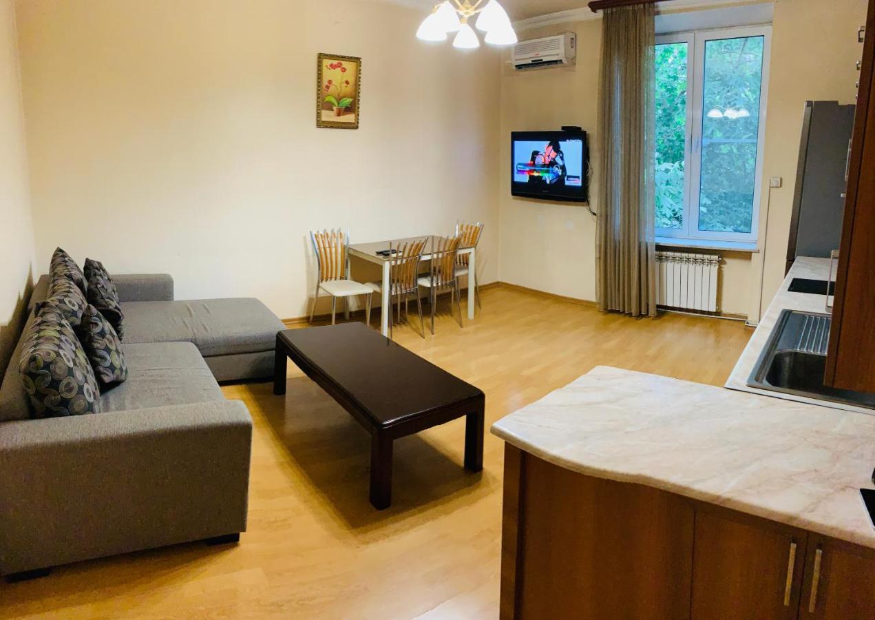 יירבאן City Center Apartment On Sayat Nova Street מראה חיצוני תמונה